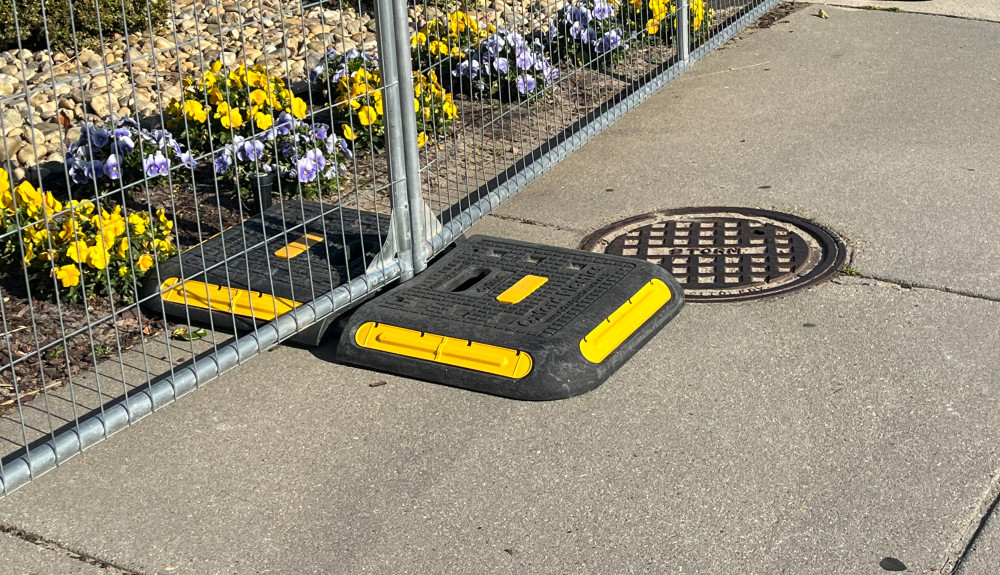 Fence-Feet-Heavy-Bases.jpg
