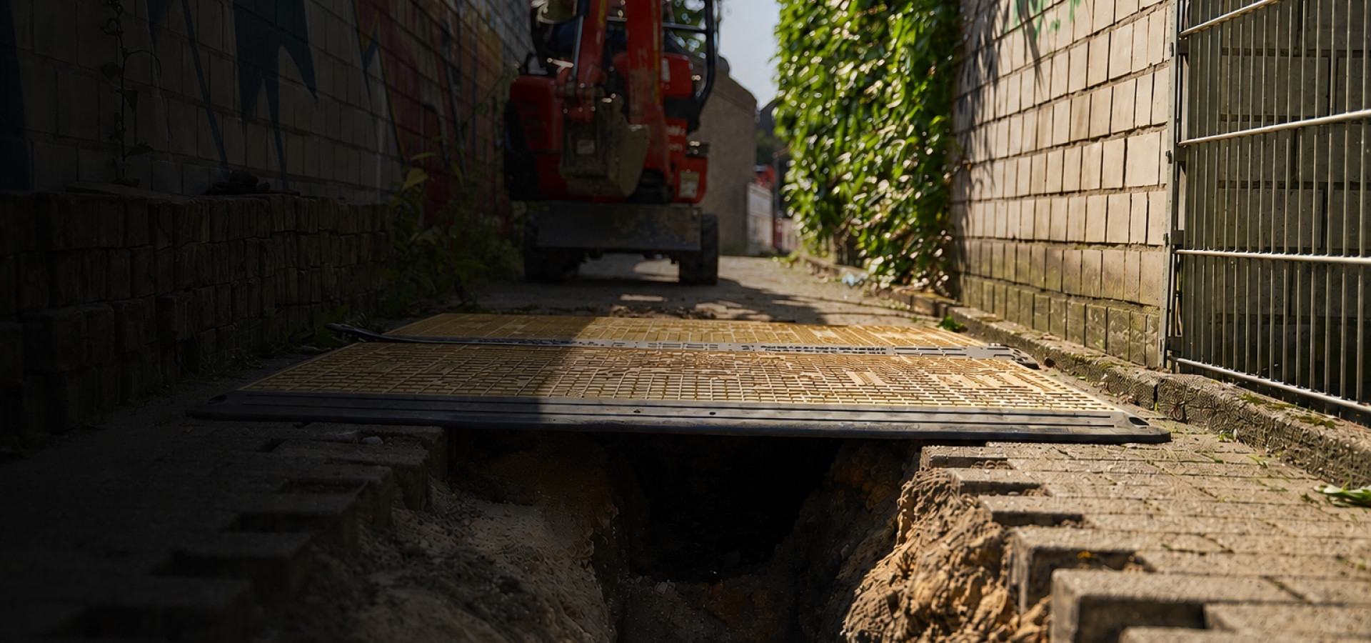 oxford-lowpro-trench-cover-hero-hires.jpg