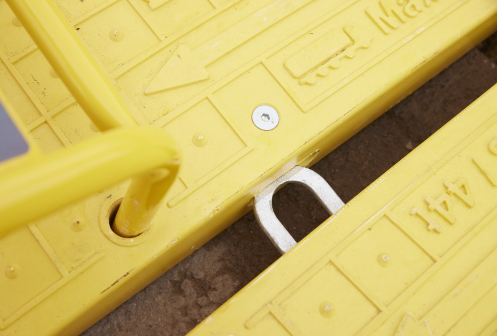 LowPro 15/05 Road Plate Female Connector
